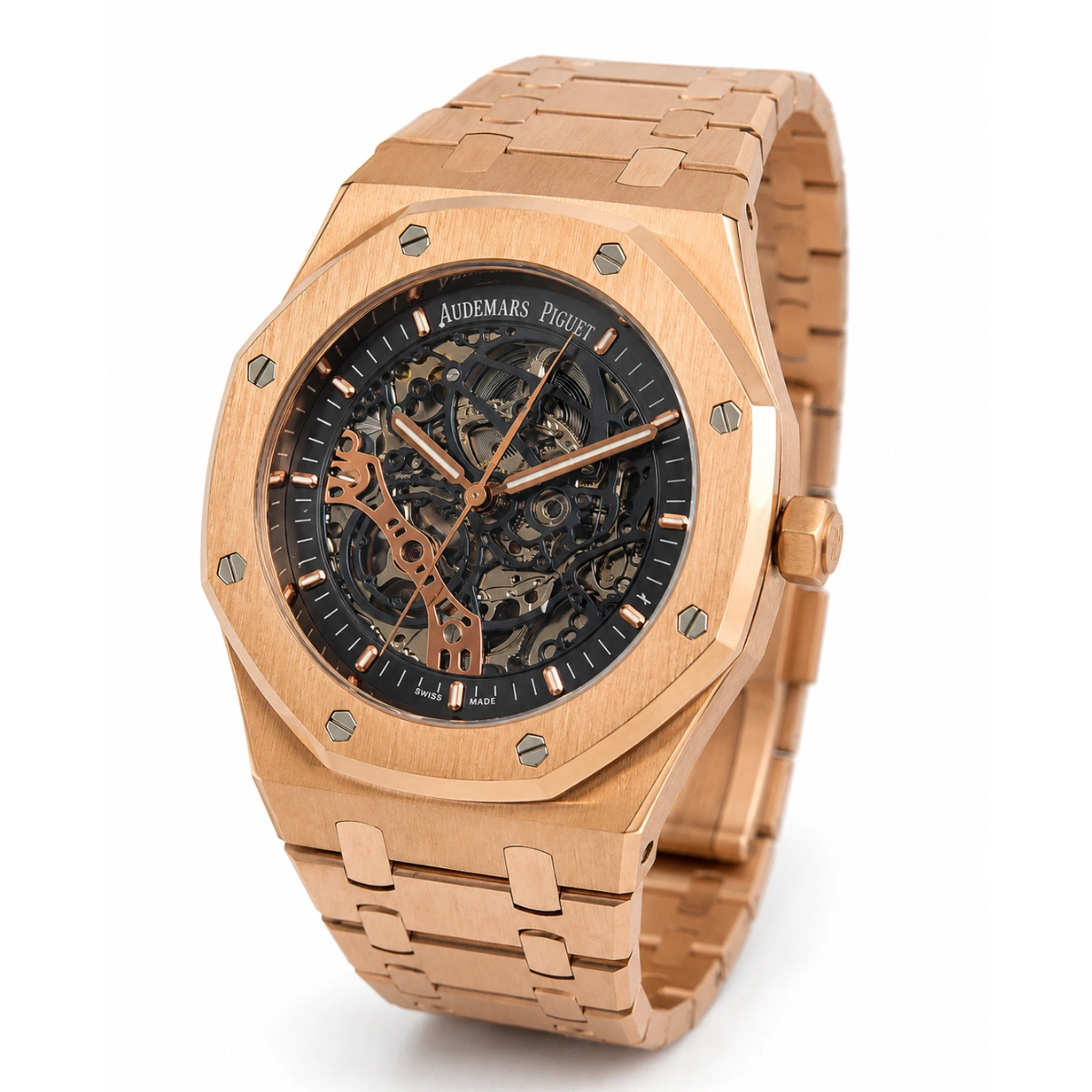 نمای زاویه دار ساعت مردانه AP طرح Royal Oak رزگلد با صفحه قلب باز